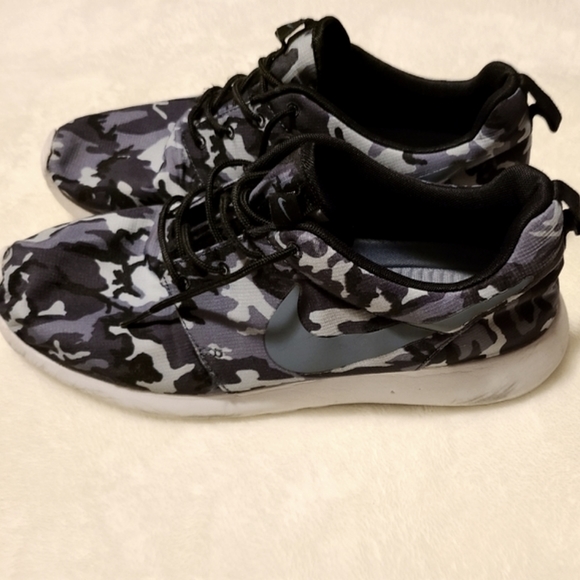 Nike roshe run shoes size 11.5 - Picture 3 of 7